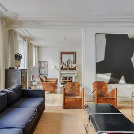 Gorgeous And Large Flat In The Heart Of 09